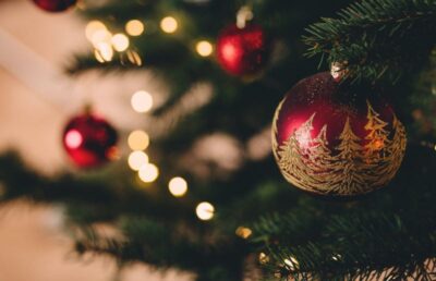 How to Choose the Perfect Green Artificial Christmas Tree: A Comprehensive Guide