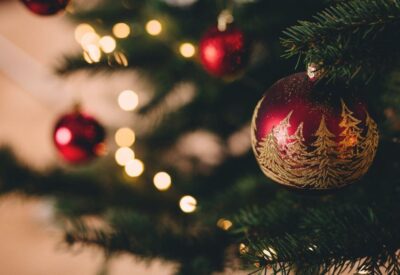 How to Choose the Perfect Green Artificial Christmas Tree: A Comprehensive Guide